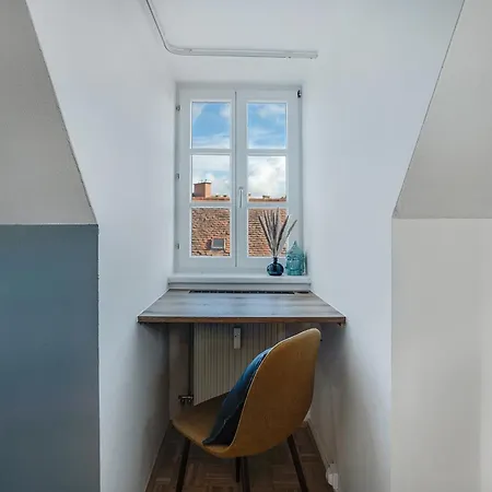Cozy And Calm - Historic Center With Free Parking & Elevator By Hero Homes Štýrský Hradec