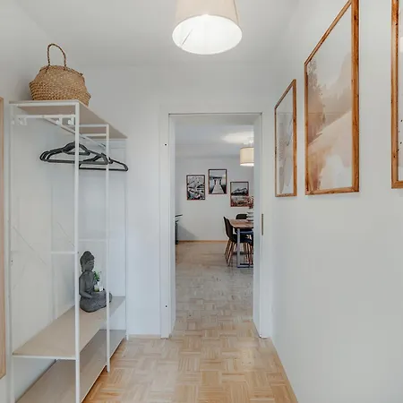 Spacious Quiet Family - 2br & Free Parking In Altstadt By Hero Homes דירה *