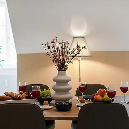Spacious Quiet Family - 2br & Free Parking In Altstadt By Hero Homes דירה
