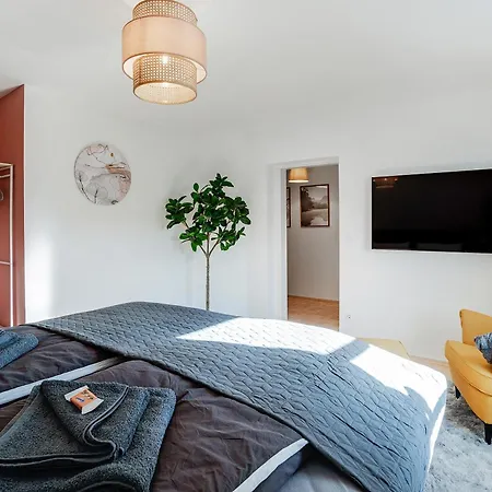 דירה Spacious Quiet Family - 2br & Free Parking In Altstadt By Hero Homes