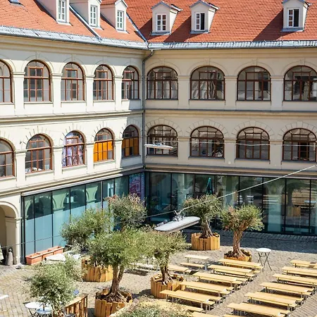 Spacious Quiet Family - 2br & Free Parking In Altstadt By Hero Homes דירה