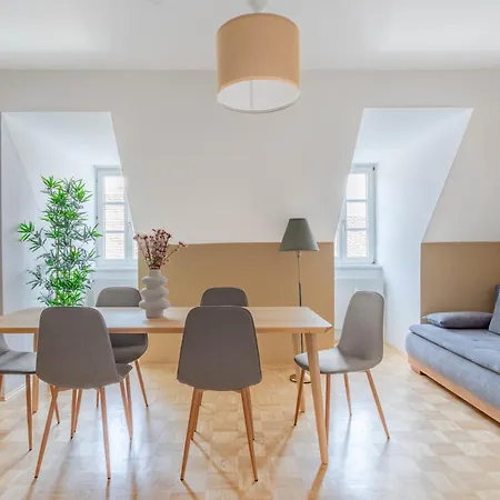 Spacious Quiet Family - 2br & Free Parking In Altstadt By Hero Homes *