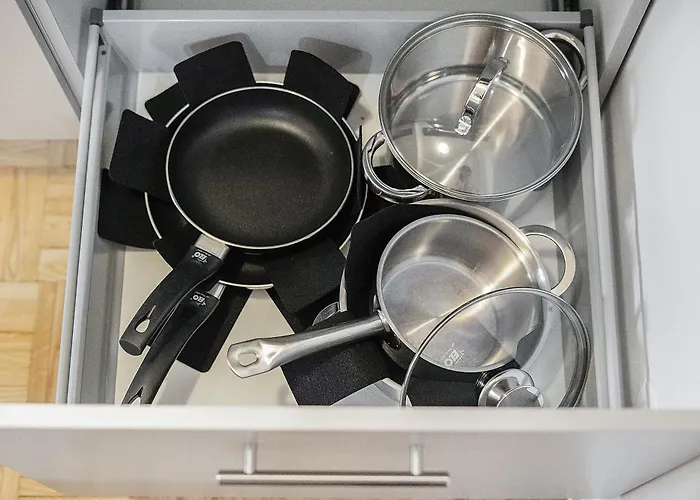 Cozy And Calm - Historic City Center With Elevator & Free Parking By Hero Homes Apartment