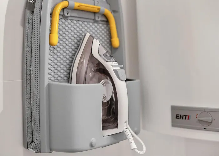 Cozy And Calm - Historic City Center With Elevator & Free Parking By Hero Homes *