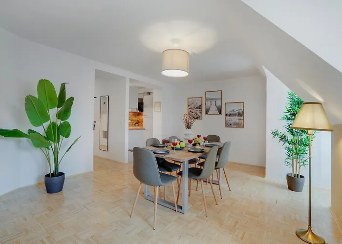 Cozy And Calm - Historic City Center With Elevator & Free Parking By Hero Homes * Graz
