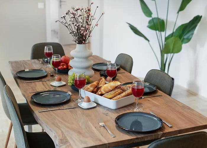 Cozy And Calm - Historic City Center With Elevator & Free Parking By Hero Homes *