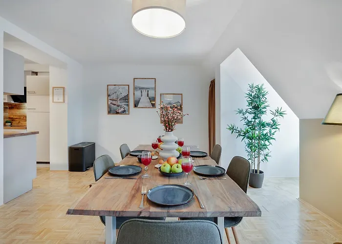 Cozy And Calm - Historic City Center With Elevator & Free Parking By Hero Homes Apartment Graz