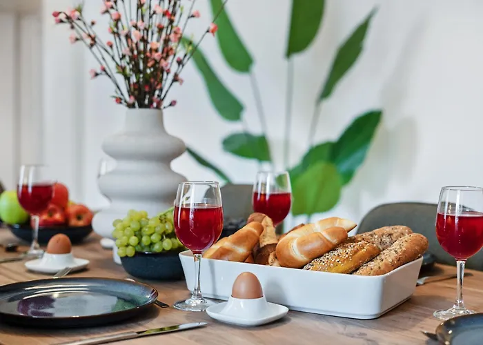 Apartment Cozy And Calm - Historic City Center With Elevator & Free Parking By Hero Homes