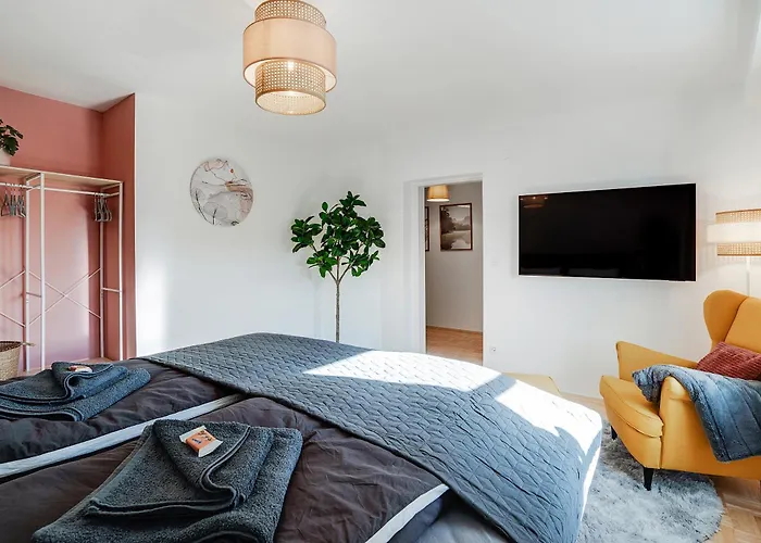 Appartamento Cozy And Calm - Historic City Center With Elevator & Free Parking By Hero Homes