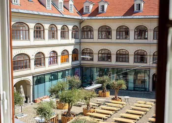 Cozy And Calm - Historic City Center With Elevator & Free Parking By Hero Homes Appartamento