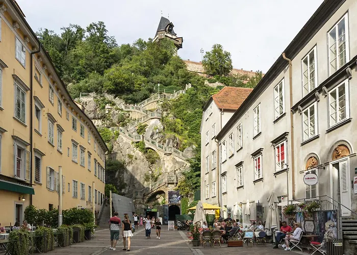 Apartment Cozy And Calm - Historic City Center With Elevator & Free Parking By Hero Homes Graz